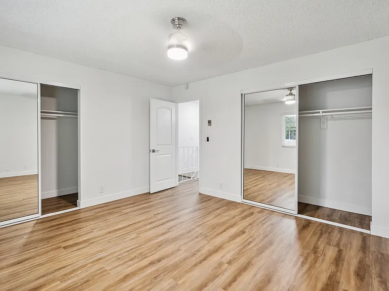 Beachmont Apartments — Photo 11