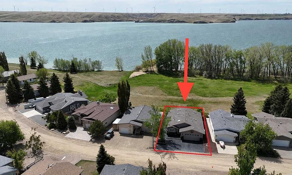 1st image of 654 NE Lakeside Dr