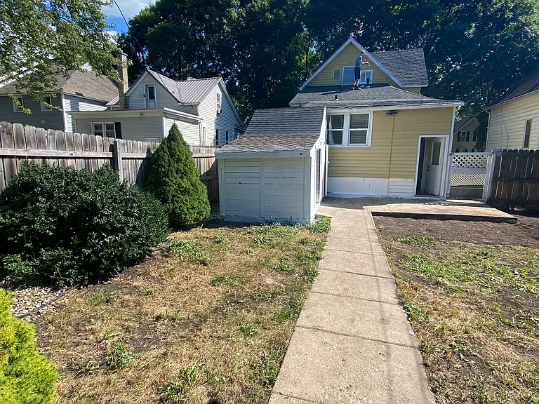 1111 Lincoln Ave NW — Photo 21