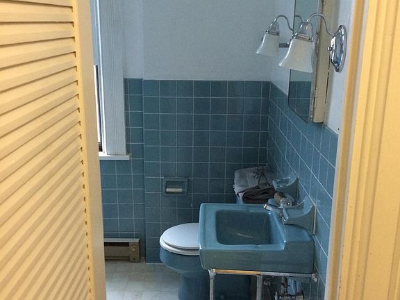 3rd image of 122 2nd St APT 3R