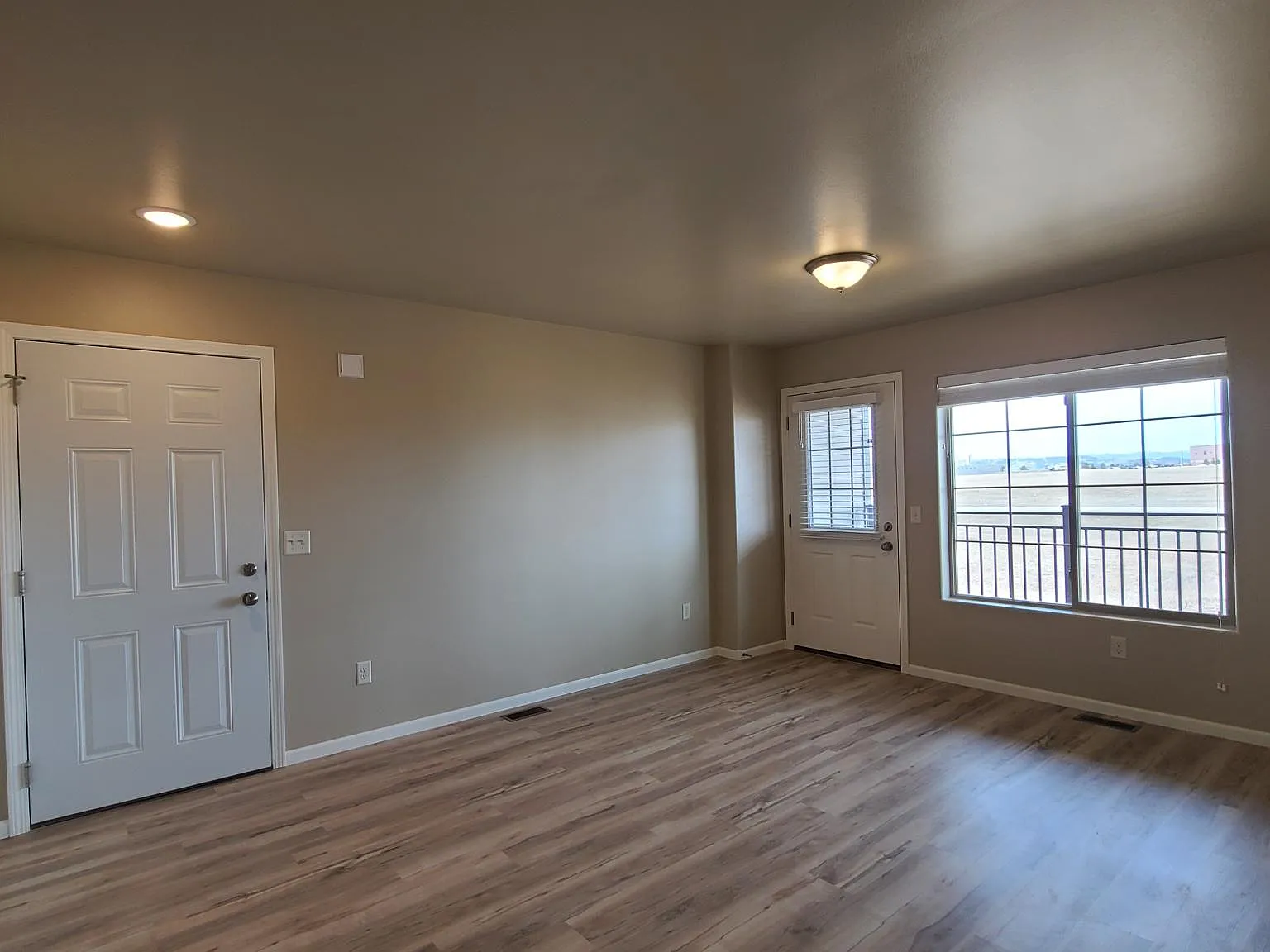3 bed, 1326 sqft, $1,500 — Photo 3
