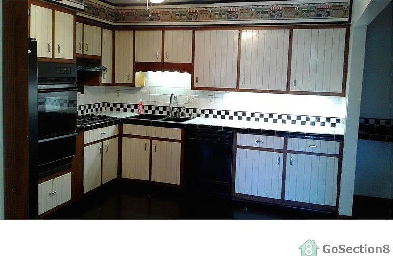 2nd image of 5668 Lynnhurst Ln