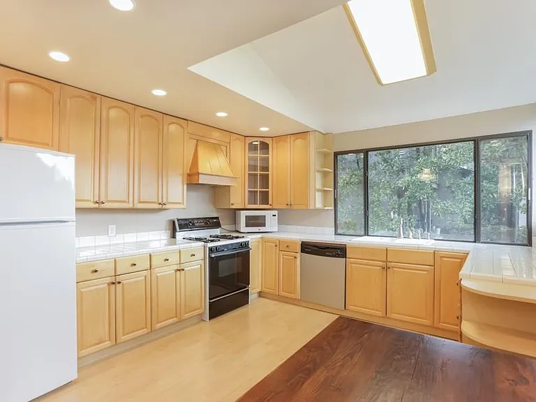 3087 Balearic Dr SE — Photo 9