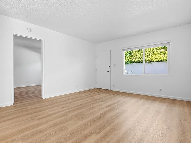 2080 S. Camino Real — Photo 10