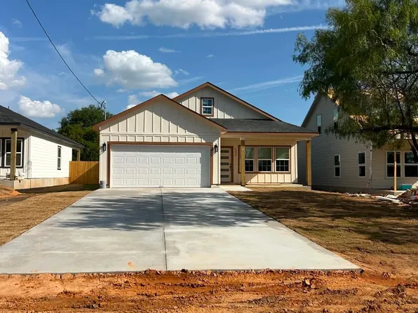504 HICKORY ST, Jourdanton, TX 78026