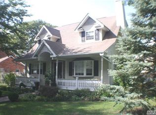 37 Lindell Ave, Lake Grove, NY 11755