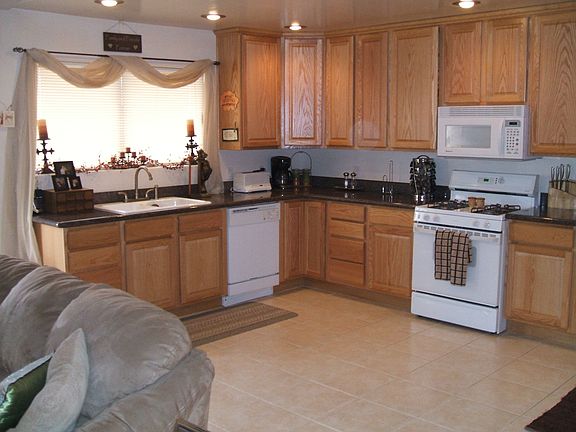 granite, 16x16 tile, oak cabinets