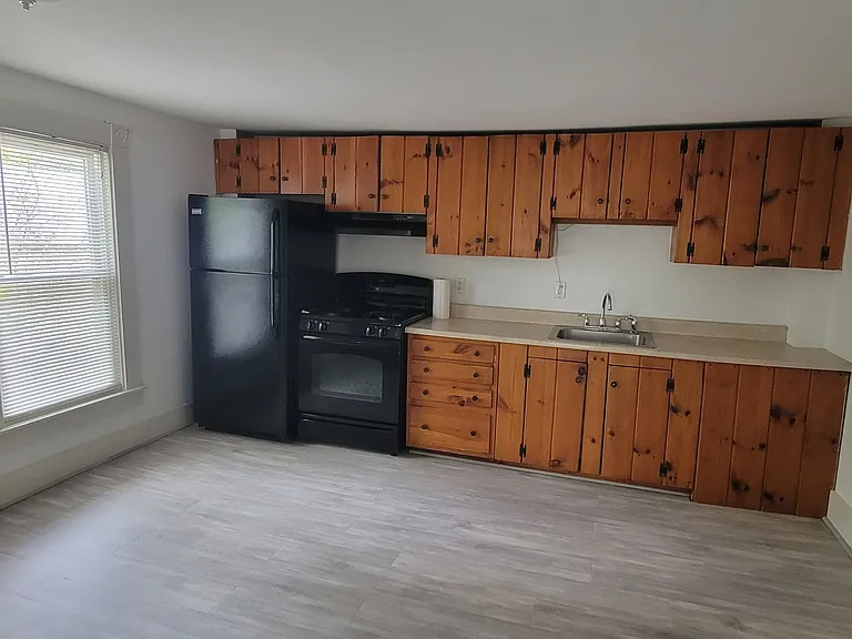 68 Pleasant St #4A — Photo 2