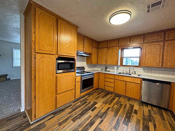 3rd image of 206 C Ave