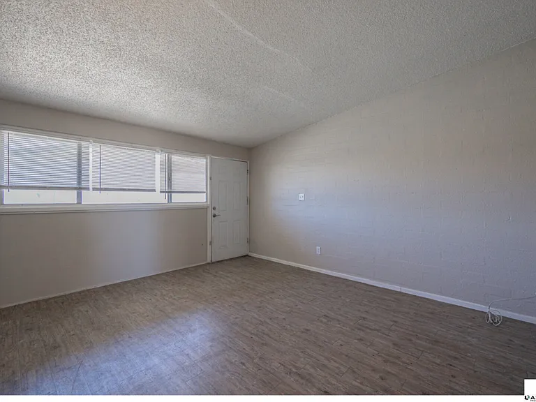 2139 W Devonshire Ave #4 — Photo 3