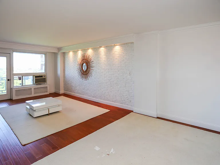 91 Strawberry Hill Ave #923 — Photo 13