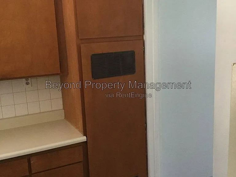 2153 Drescher St — Photo 6
