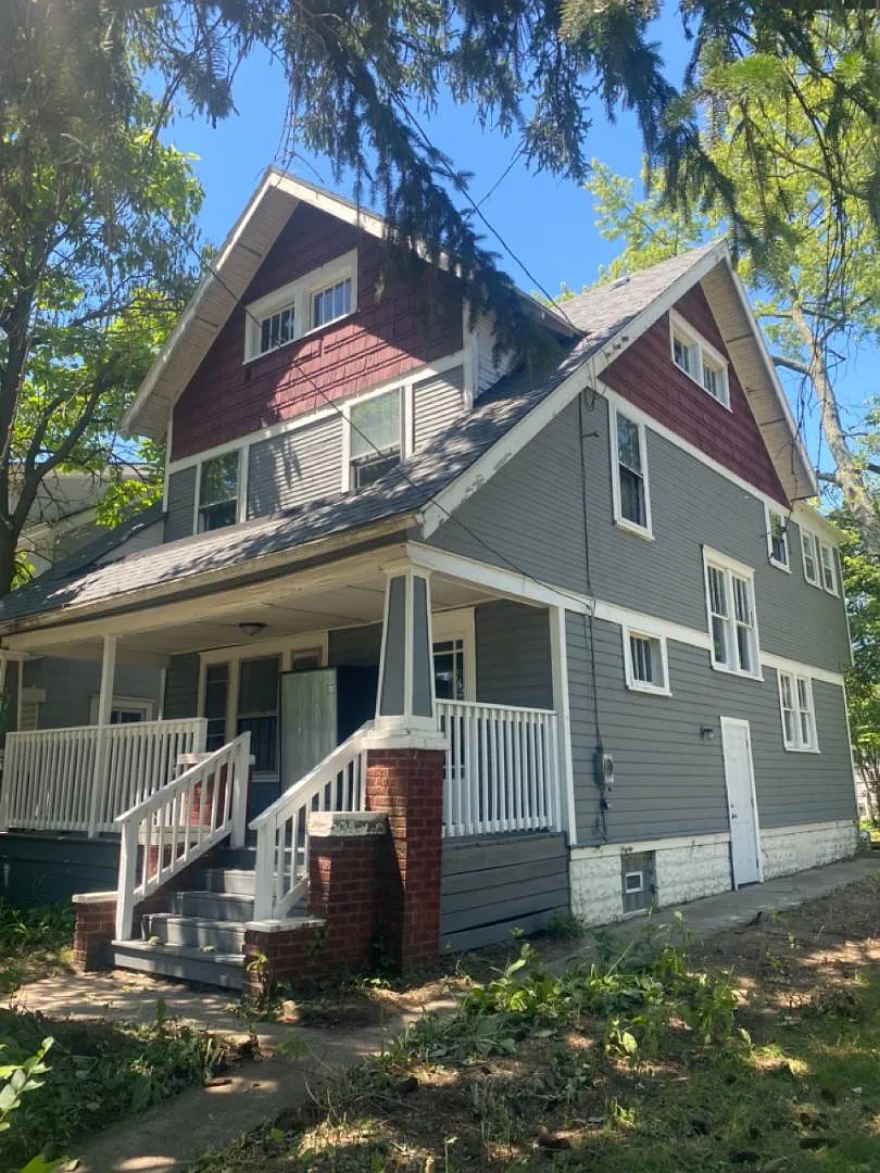937 Lawton St photo 1