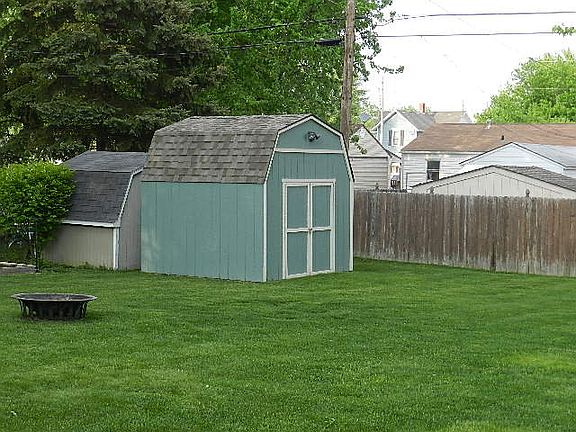 4th image of 374 Uhler Ave