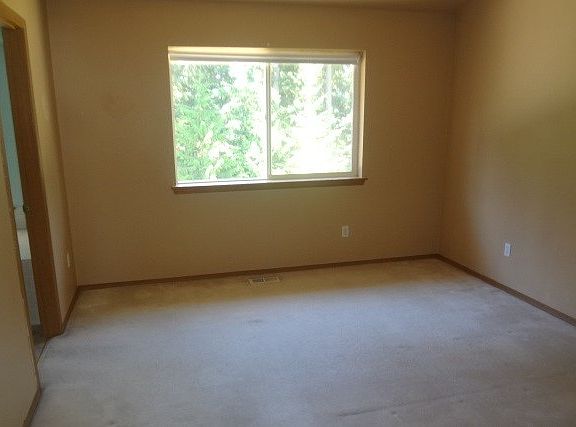 3rd image of 10806 211th Avenue Ct E