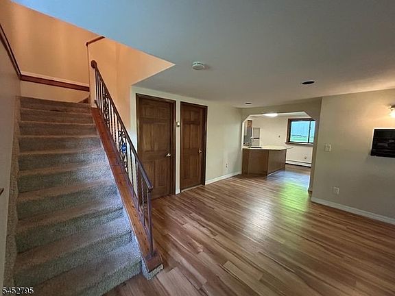 5th image of 16 Pleasant Hill Rd