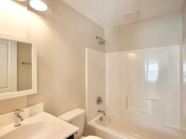 307 N Henry St #15 — Photo 2