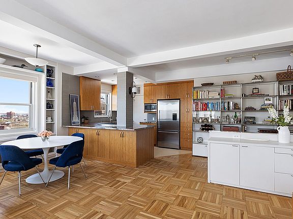 4th image of 10 Plaza St E Unit 14-G