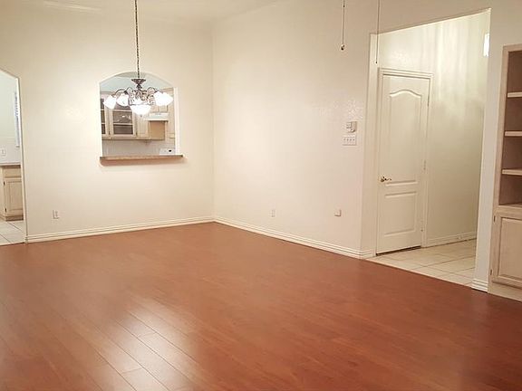 3rd image of 502 Harwood Ct