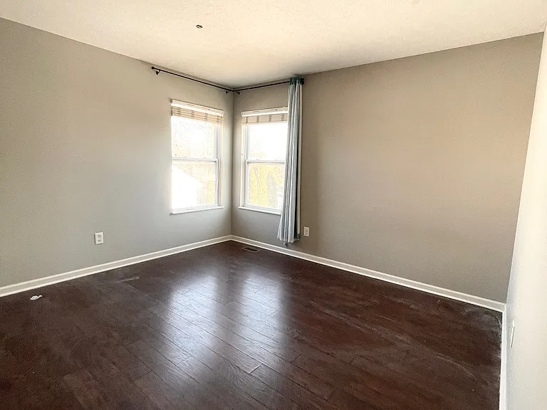 1670 Primrose Ave — Photo 24