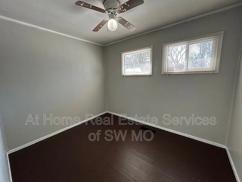 3 bed, 1.0 bath, 960 sqft, $980 — Photo 4