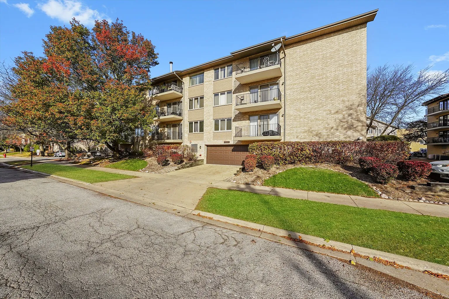 4530 W 93rd St APT 1A photo 1