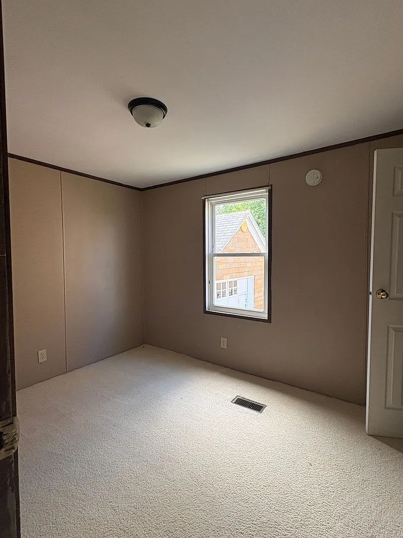 208 Hunter St, Glenville WV — Photo 3