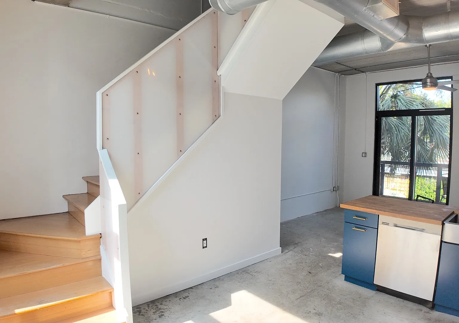 2406 De Soto Ave — Photo 2