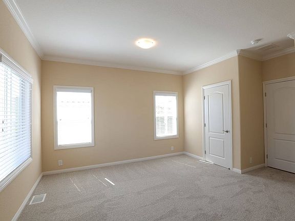 4th image of 633 Shadow Creek Dr