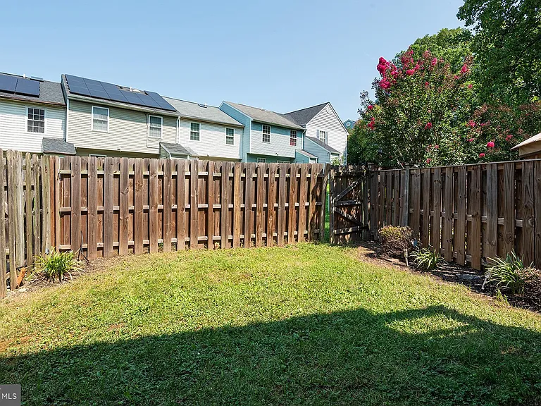 2406 Rosecroft Ct — Photo 32
