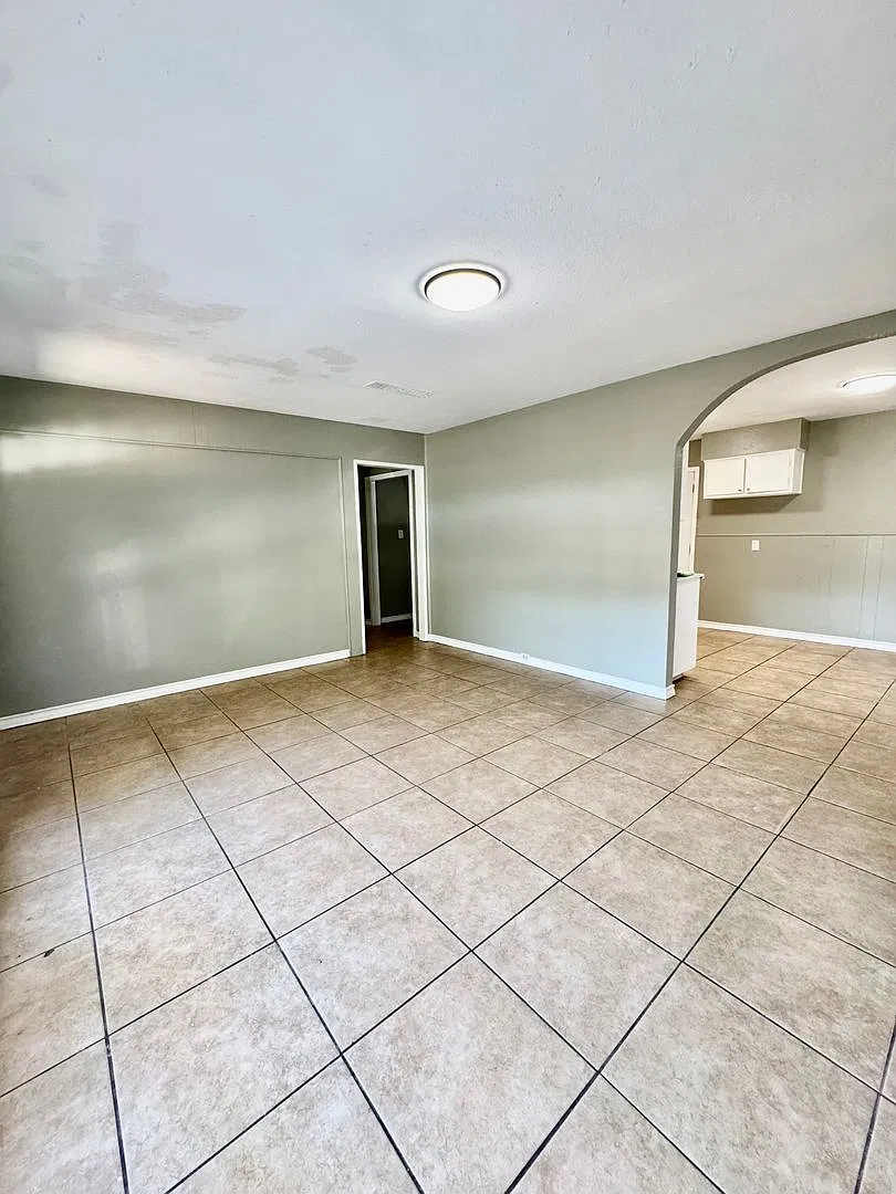 Charming 3-Bedroom Home with Large Backyard & Detached 2-Car Garage — Photo 3
