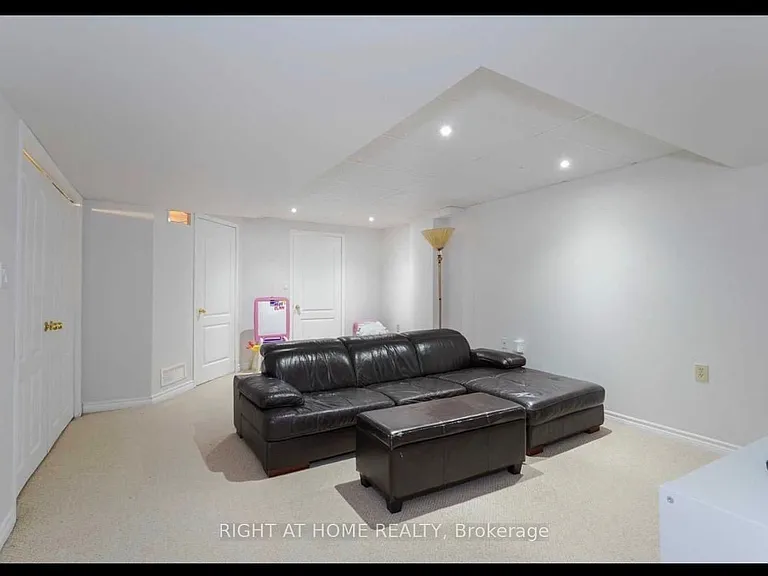 6399 Spinnaker Cir #121 — Photo 11
