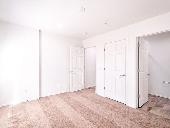 5th image of 3424 N Longview Ave #10