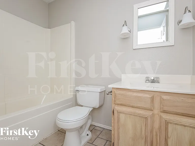 7956 Clear Brook Cir — Photo 17