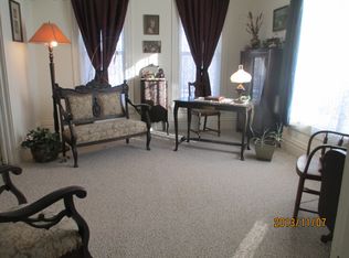 17 W 1st St N, Estherville, IA 51334