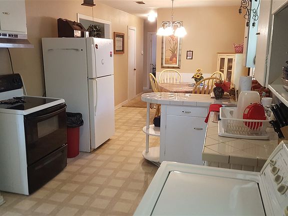 5th image of 305 Woodlawn Dr