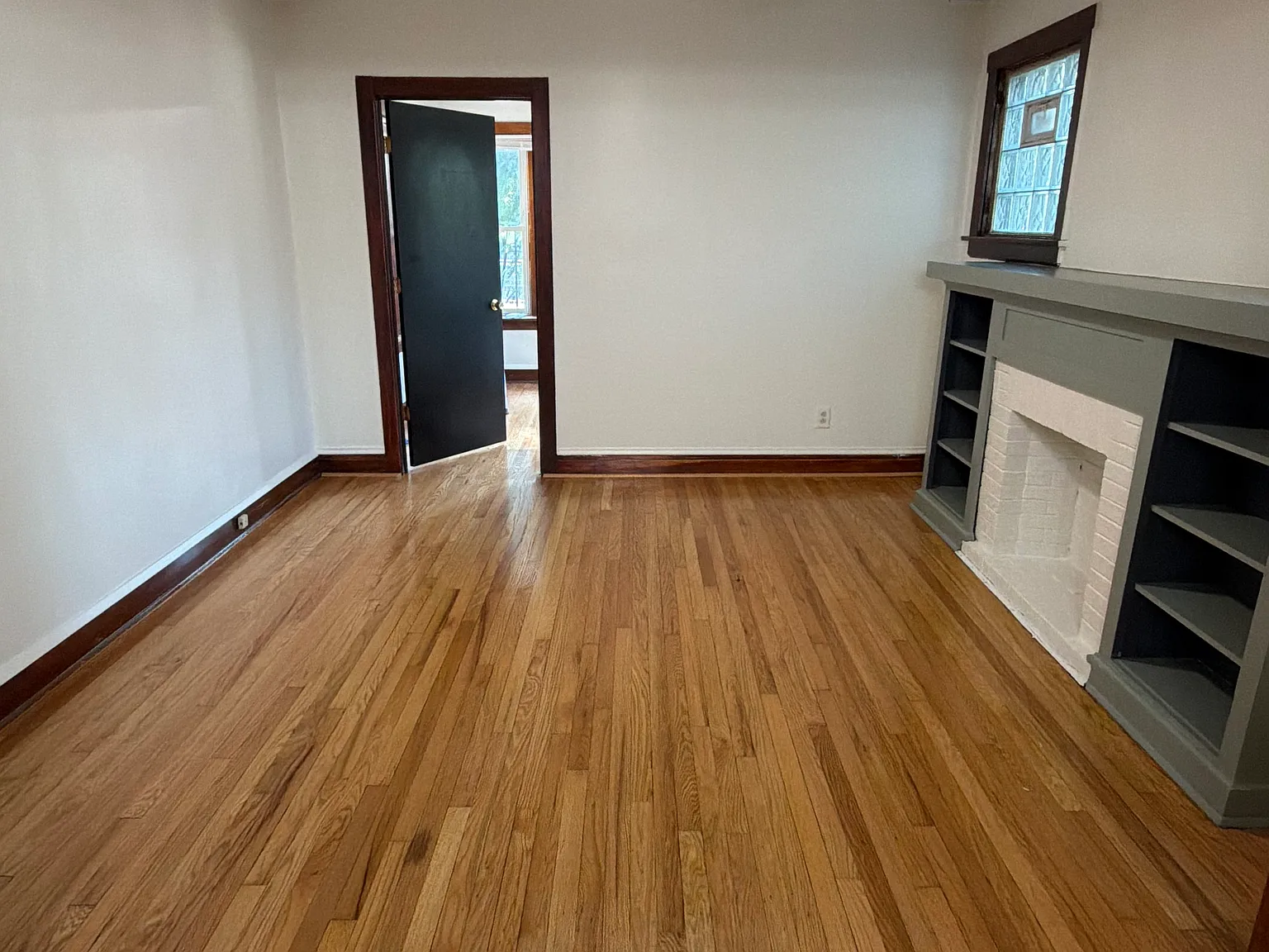 2 bed, 1000 sqft, $1,700 — Photo 2