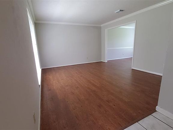 3rd image of 335 Scarlet Maple Dr