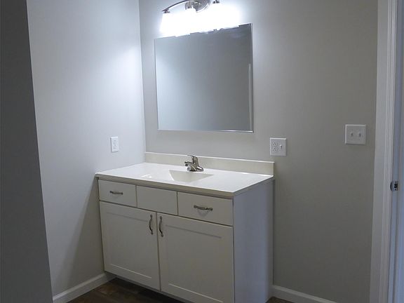 Two Bedroom Garden Style Second Floor- Guest Bathroom