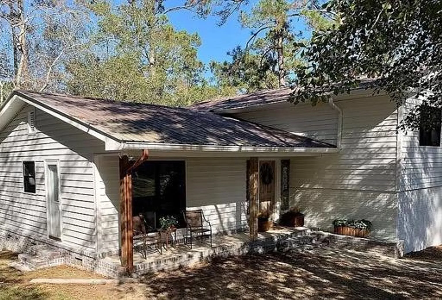 $500 Move-In Credit!! Spacious 4BR Home with Oversized Garage and Fenced Backyard in Valdosta! — Photo 1