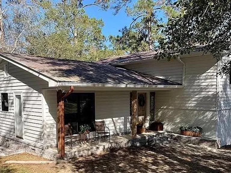 2112 Westfield Dr — Photo 1