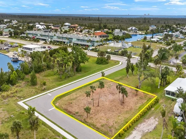 2770 Olive St, Saint James City, FL 33956