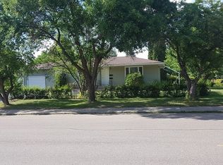 618 Quance Ave #B, Saskatoon, SK S7H3B4