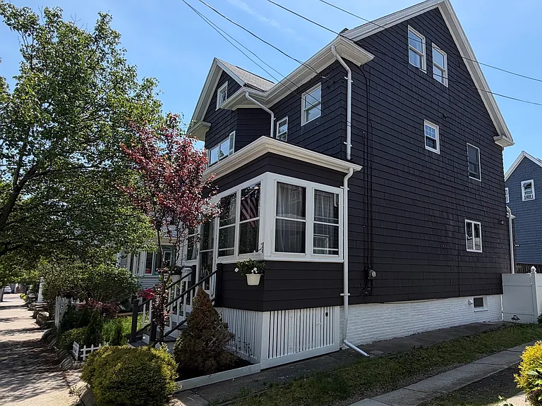 20 Raymond St — Photo 16