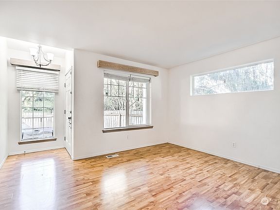 5th image of 16001 92nd Avenue E