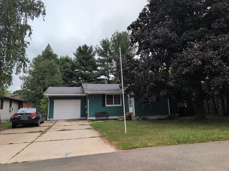 1st image of 320 Doris St