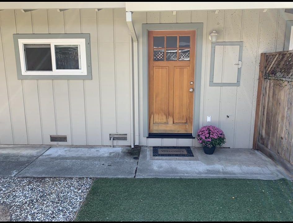 1st image of 127 Woodcrest Pl