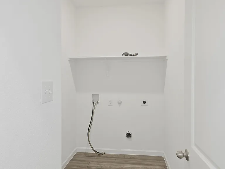 410 Forest St — Photo 5