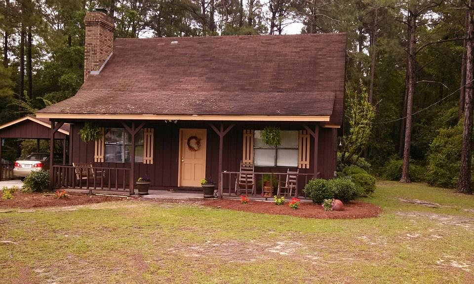 Lease with new tenants fell through Back on the market Call 678-227-2608 for appointment to view property