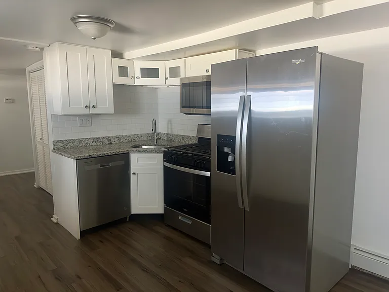 5718 W Melrose St — Photo 9